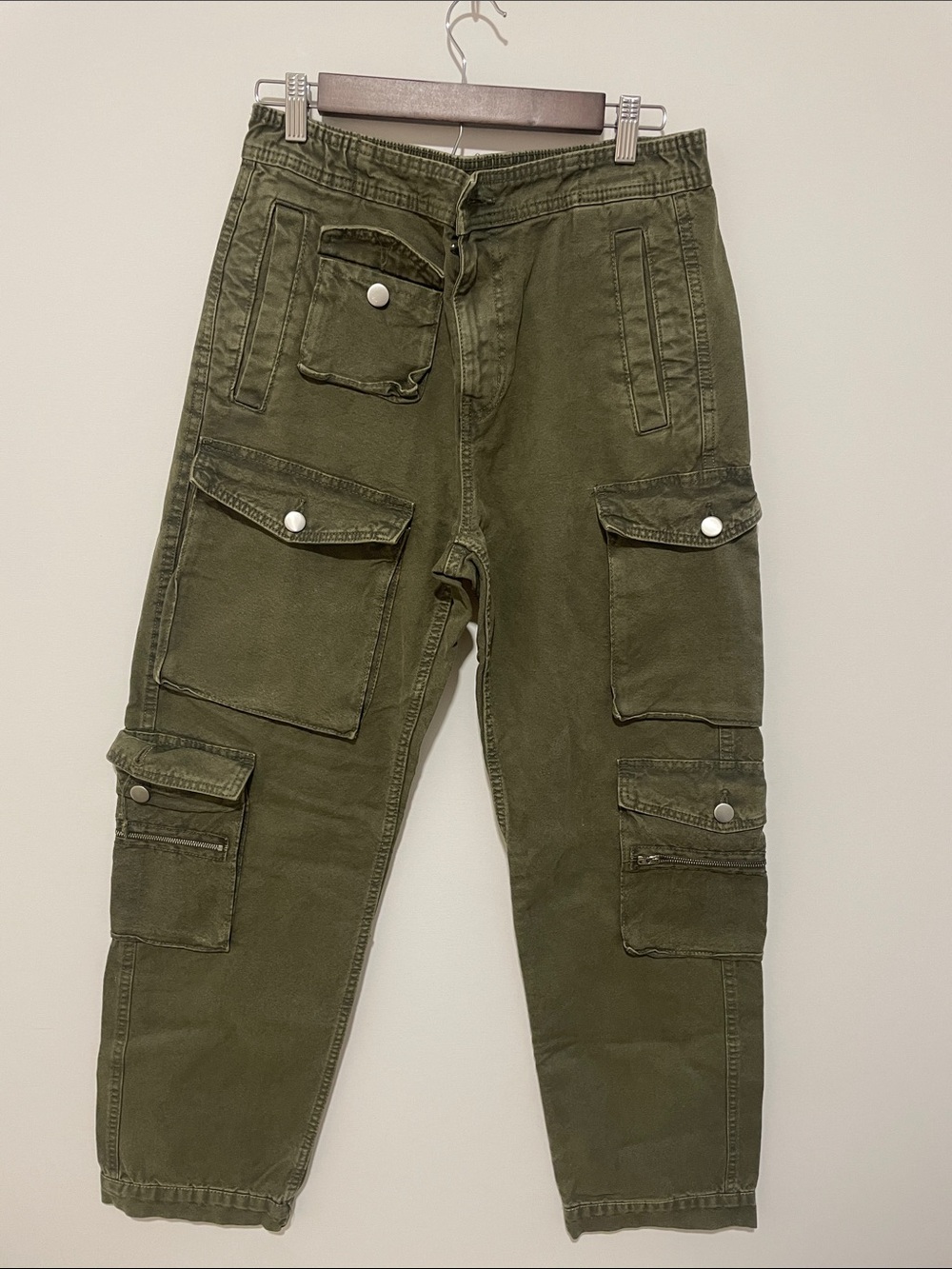 Zara Men's Olive Cargo Pants with Pocket Detailing